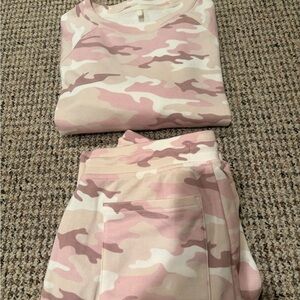 Lou & Grey Pink Camo Lounge Set